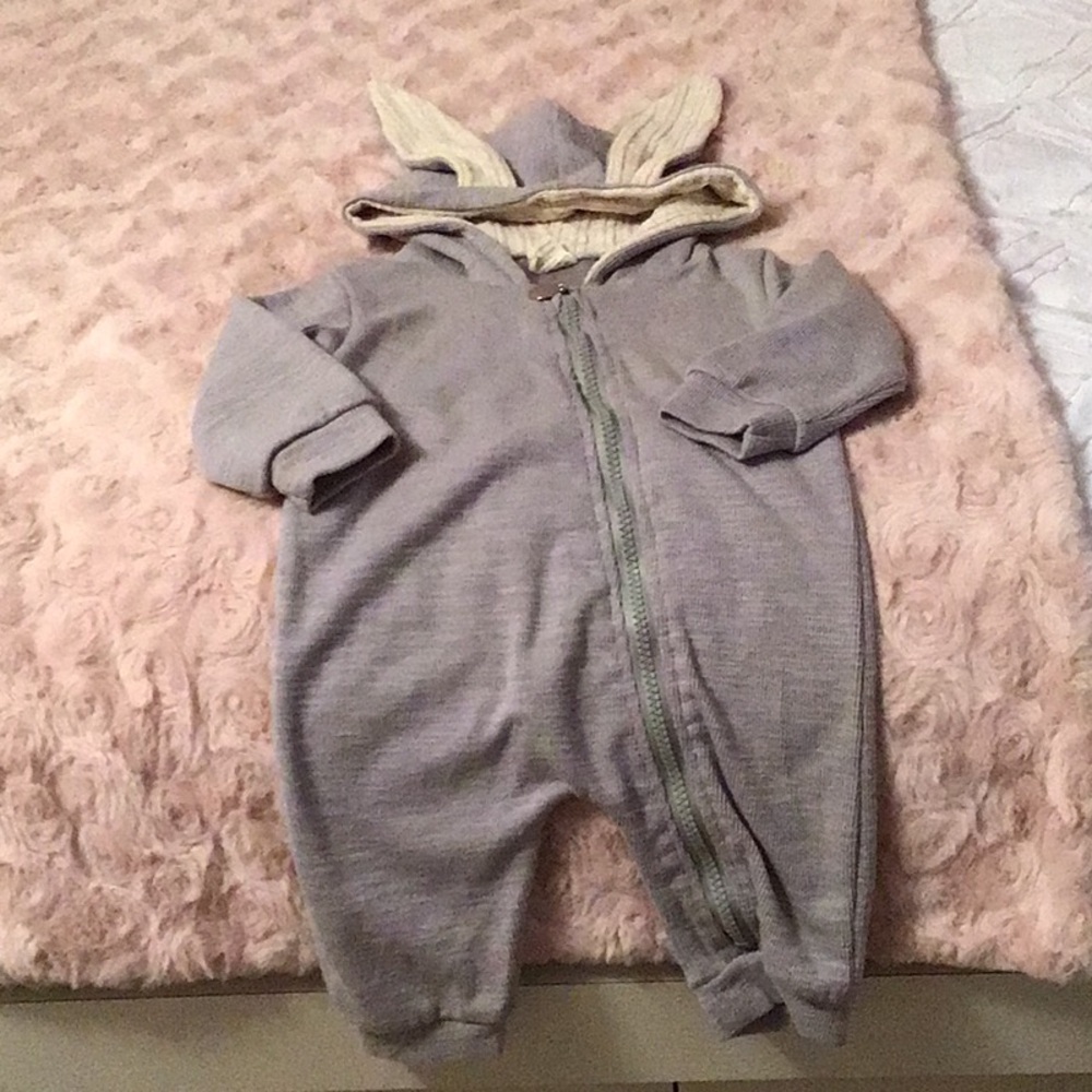 Kids Tales baby bunny hooded romper (size 66) 3-6 months. Gray zip one-piece